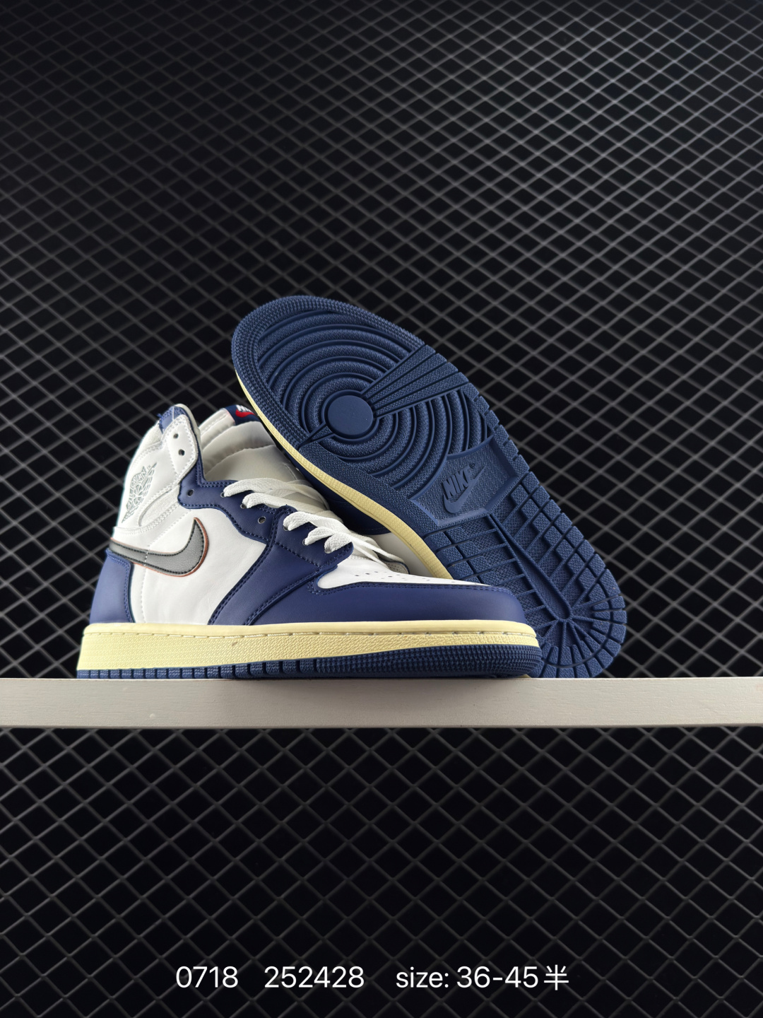 Nike Air Jordan 1 Retro High OG”Black/White“